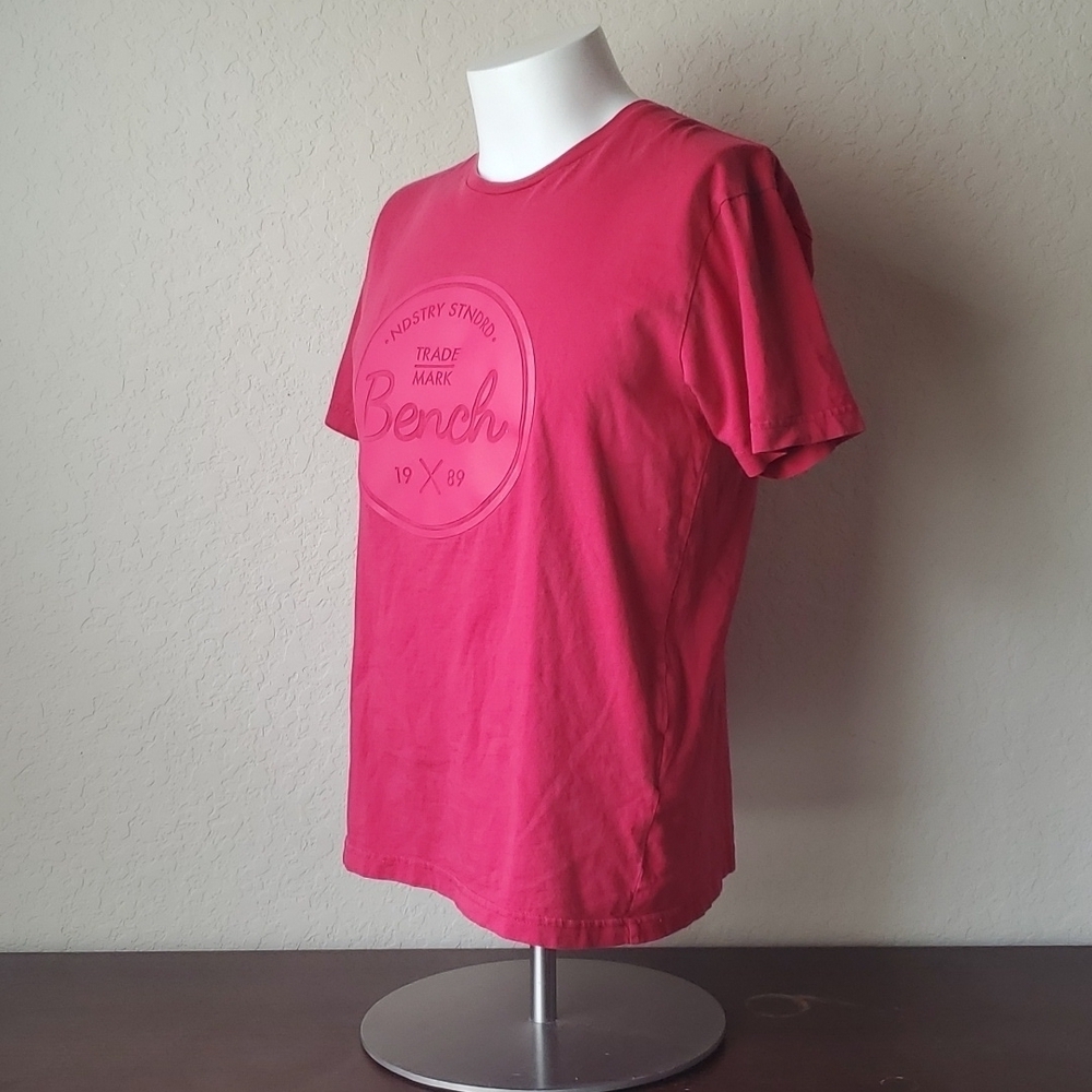 Red Bench Men's Tee Shirt, Medium